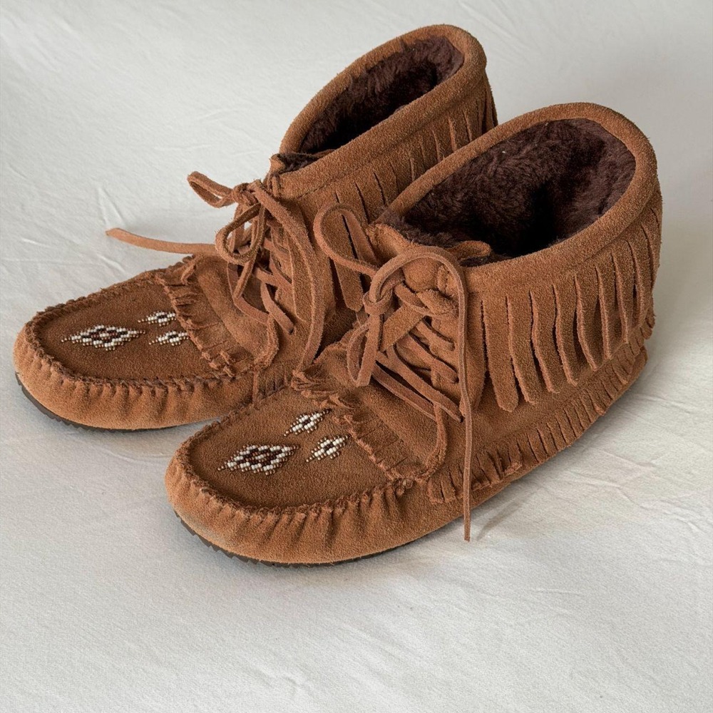 Manitobah Mukluks Harvester Brown Suede Beaded Fringe Moccasin Boots Womens 8